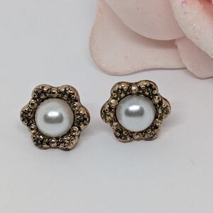 Pretty Faux Pearl Stud Earrings Gold Tone Flower Cottagecore Feminine Evening